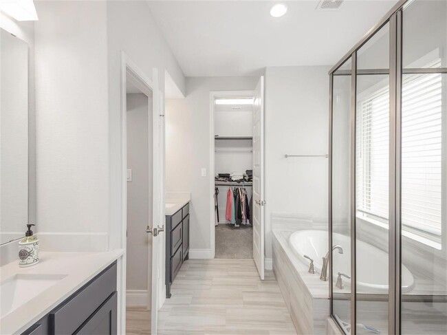Building Photo - 4108 Emerson Cove Dr