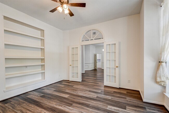 Building Photo - 203 Hazelcrest Dr