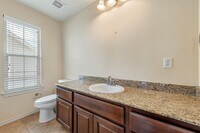 Building Photo - Available August 2026! 4 Bed, 3 Bath in Ho...