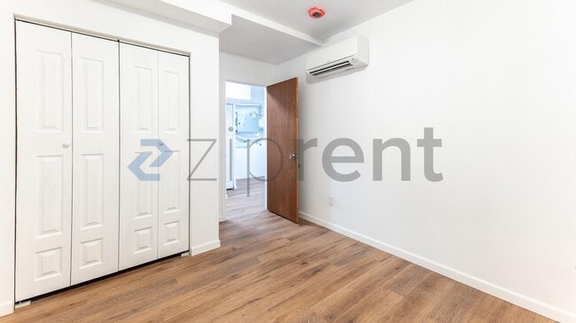 Building Photo - 307 E Thorn St