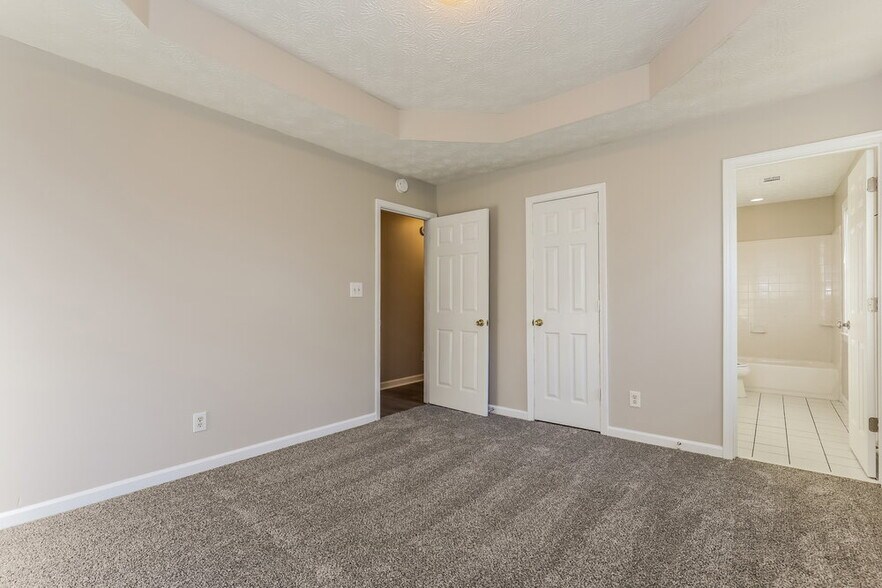 Building Photo - 320 Laurel Ln