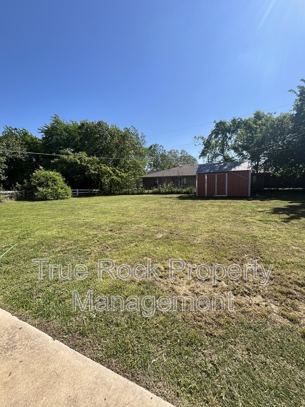 Building Photo - 808 N Wolfe Ln