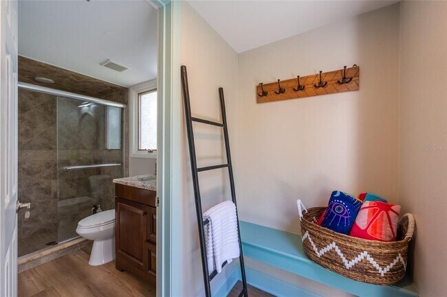 Building Photo - 5005 Canterbury Dr