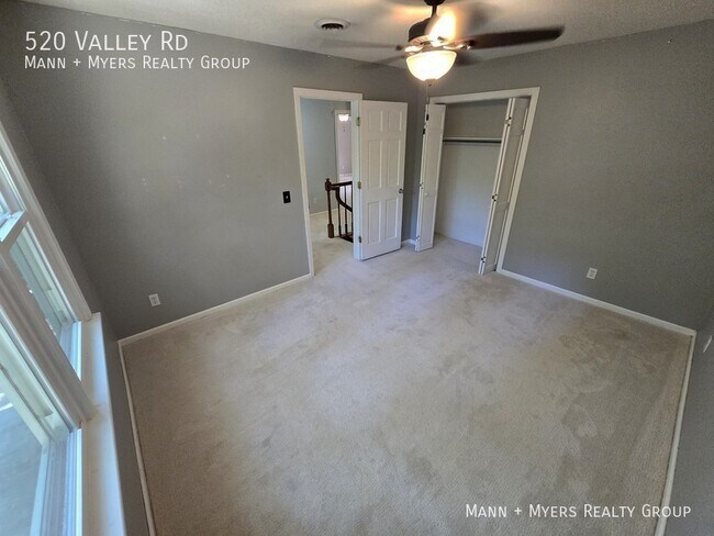 Building Photo - 520 Valley Rd