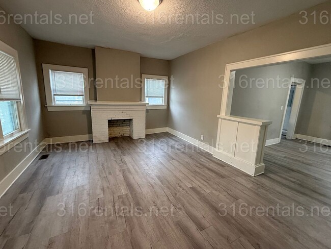 Building Photo - $850 - 2 bedroom / 1 bathroom - Single Fam...