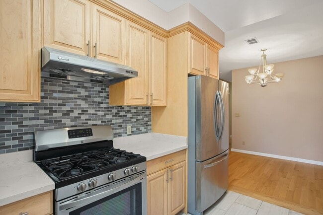 Building Photo - Spacious 3Bd/2Ba in SF Richmond District!