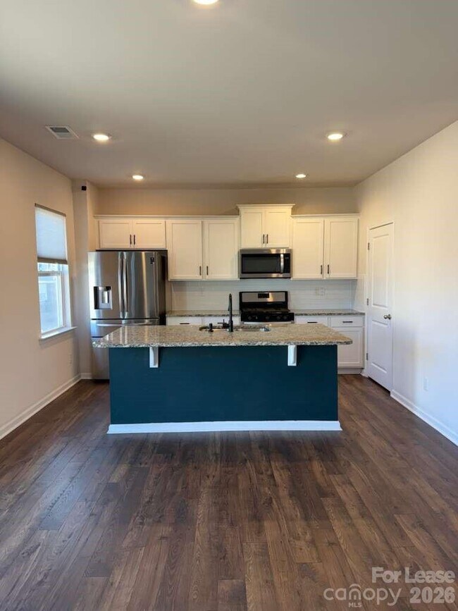 Building Photo - 106 Sierra Rd