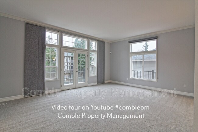 Building Photo - 4112 NE 27th Pl