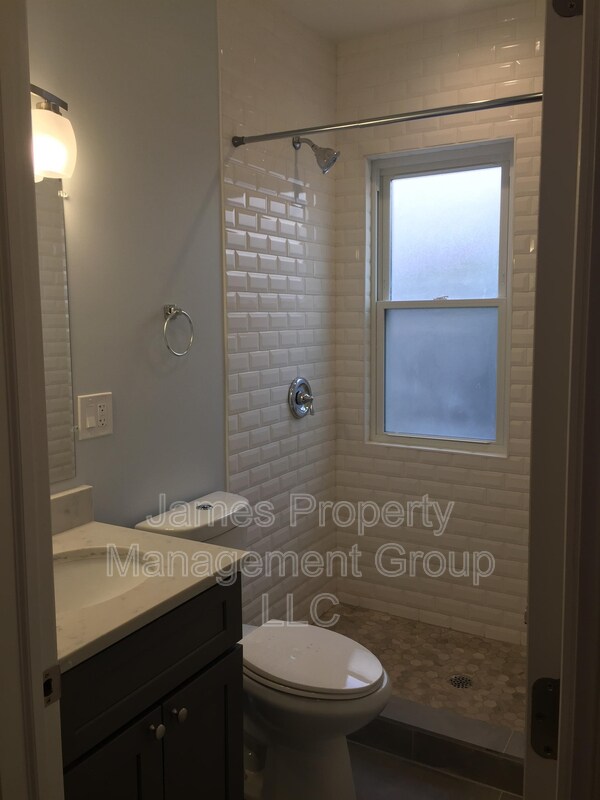 Building Photo - 5920 N Artesian Ave