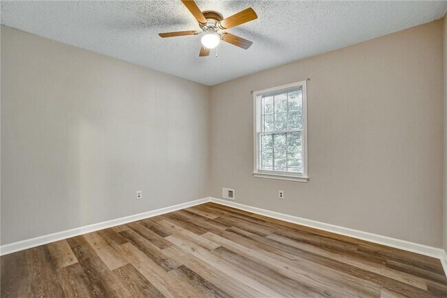 Building Photo - 377 Jamie Dr