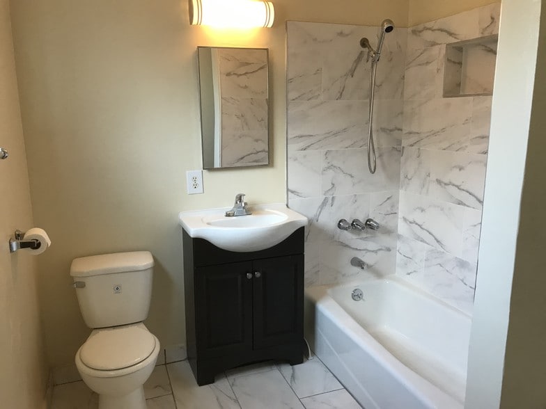 Bathroom - 717 E Santa Fe Ave