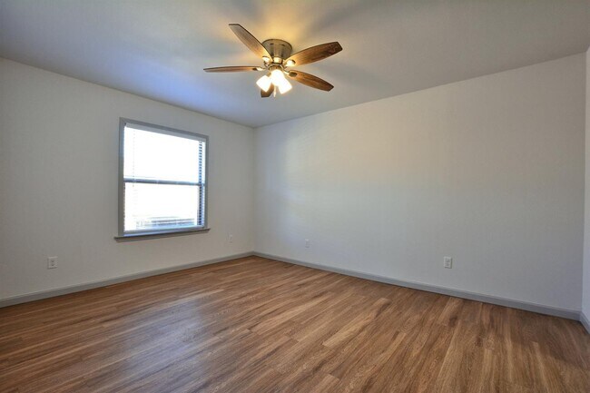 Building Photo - 1209 N Essex Ave