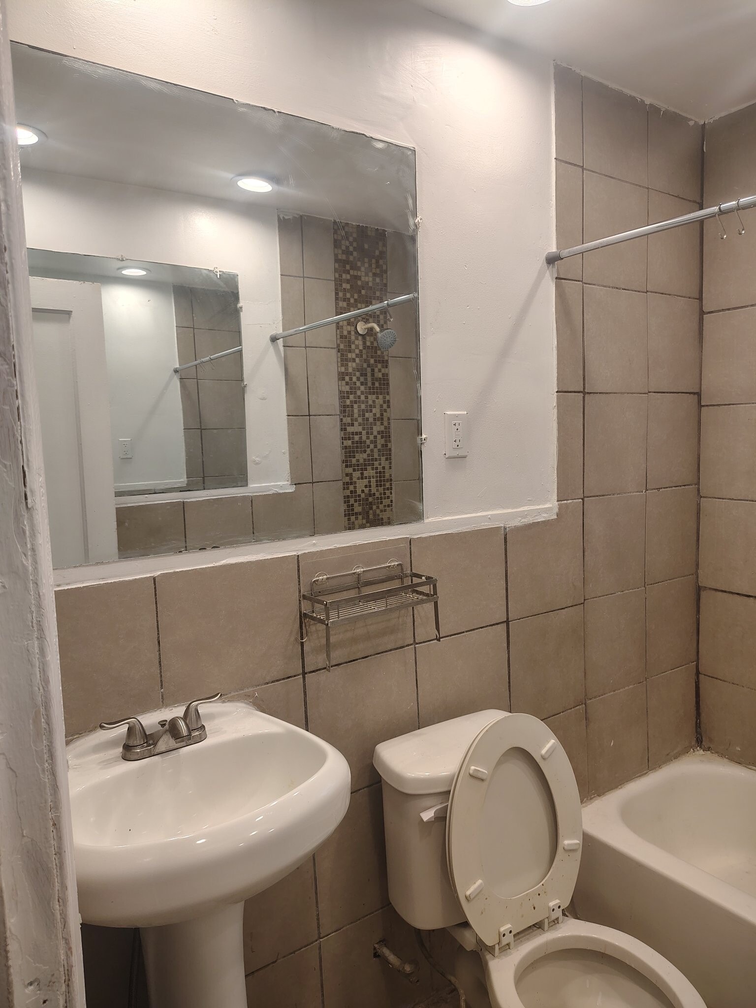 Building Photo - 19324 Avon Ave