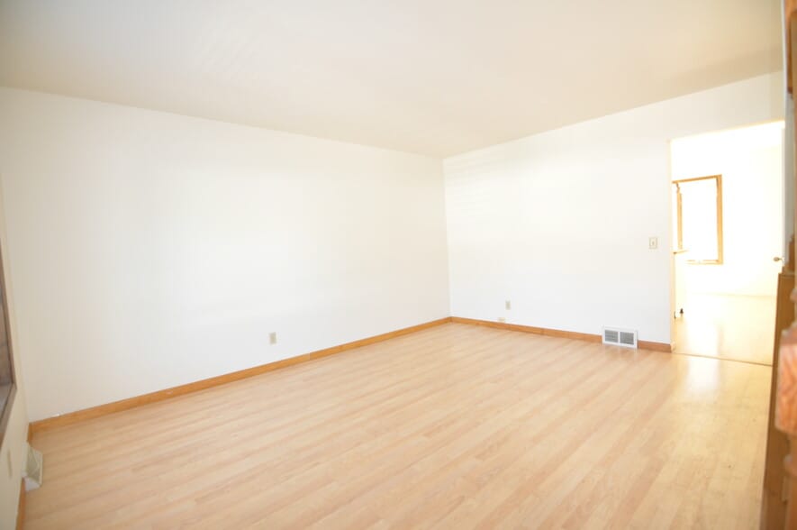 Building Photo - 46 Lakewood Garden Ln