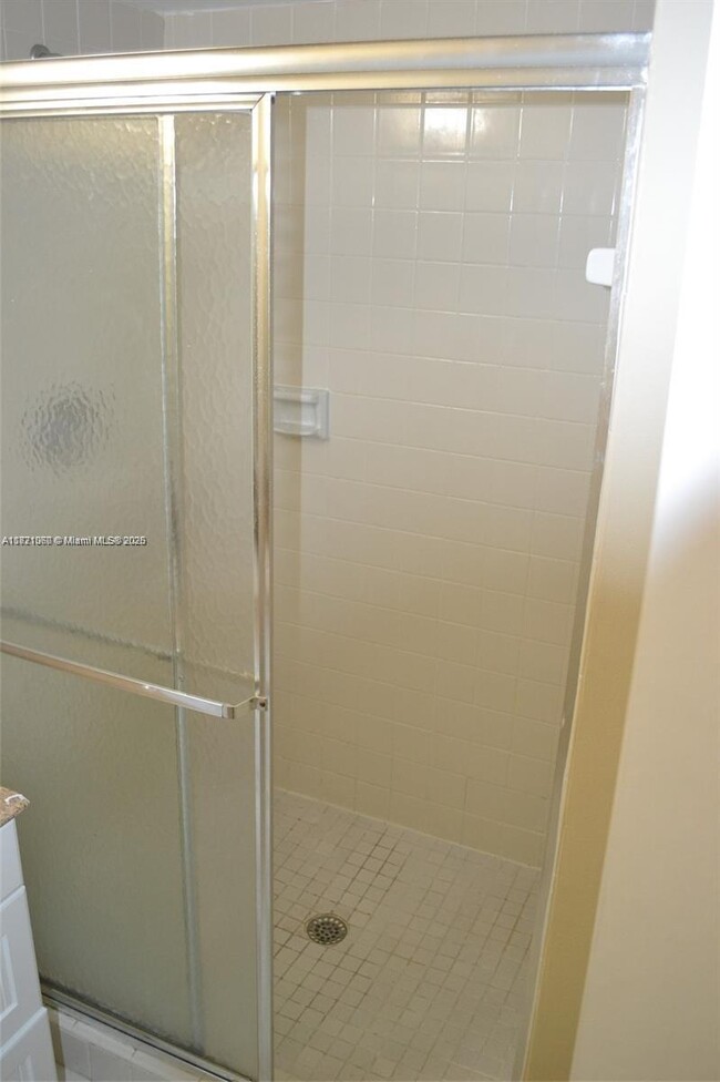 Building Photo - 491 Racquet Club Rd