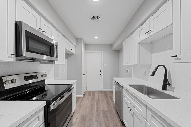 Building Photo - 2685 Gessner Rd