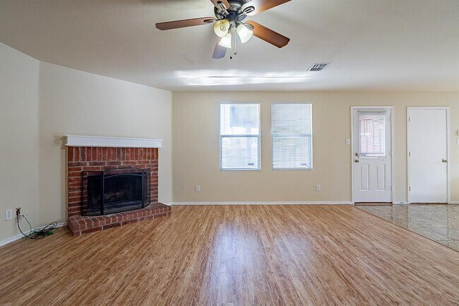 Building Photo - 1000 Bumble Bee Dr