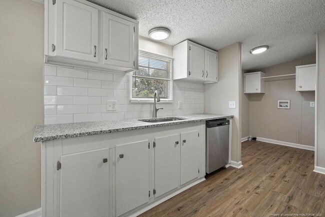 Building Photo - 226 Twin Creek Dr