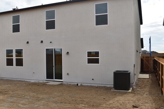 Building Photo - 682 Stephanie Dr