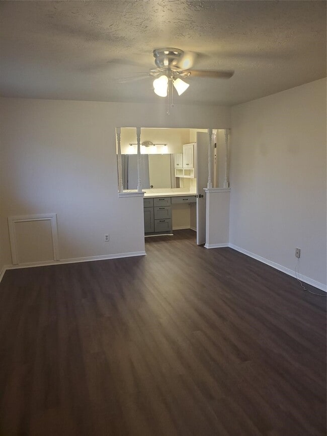 Building Photo - 204 Banyan Dr