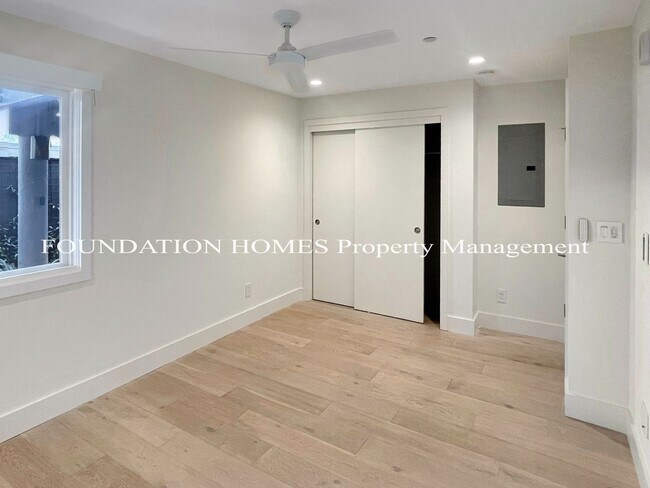 Building Photo - VIDEO - Ultra-Luxury Unit with SF City View - FOUNDATION