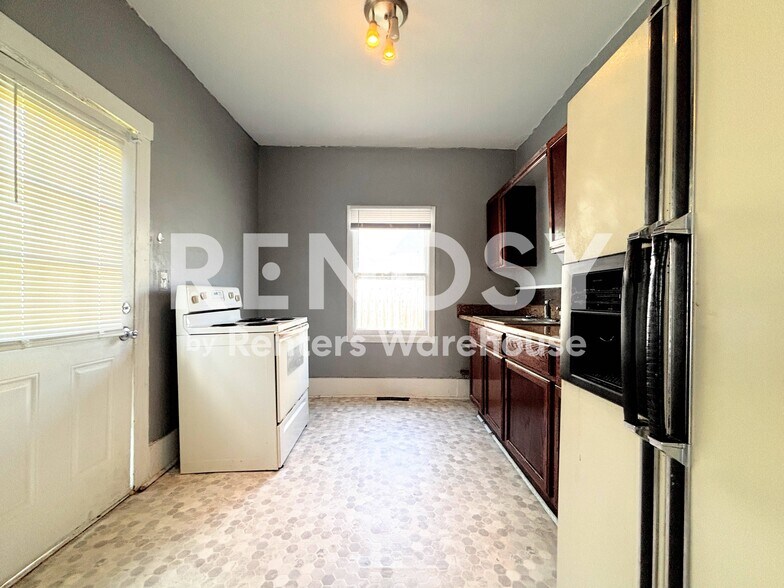 Building Photo - 3206 3rd St