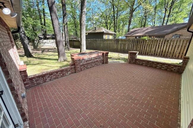 Building Photo - 10 Woodbridge Dr