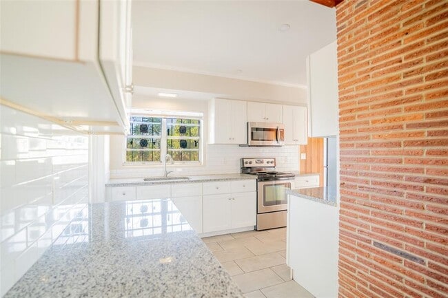 Building Photo - 495 Ave F SE