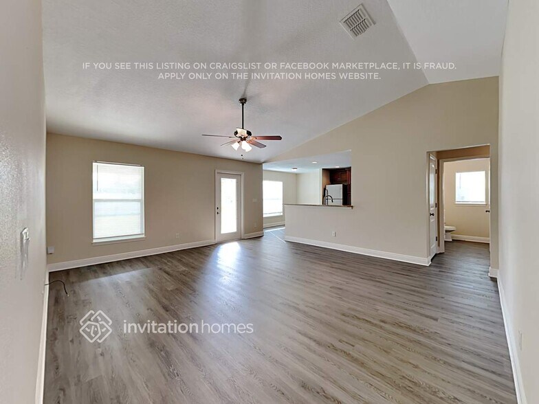 Building Photo - 462 NW Riverside Dr