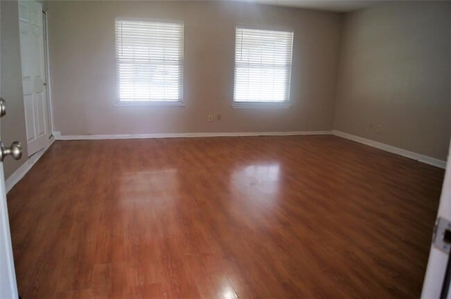 Building Photo - 3515 Castledale Dr