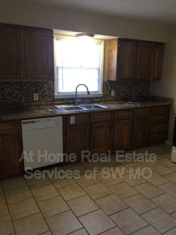 Building Photo - 2810 W College St