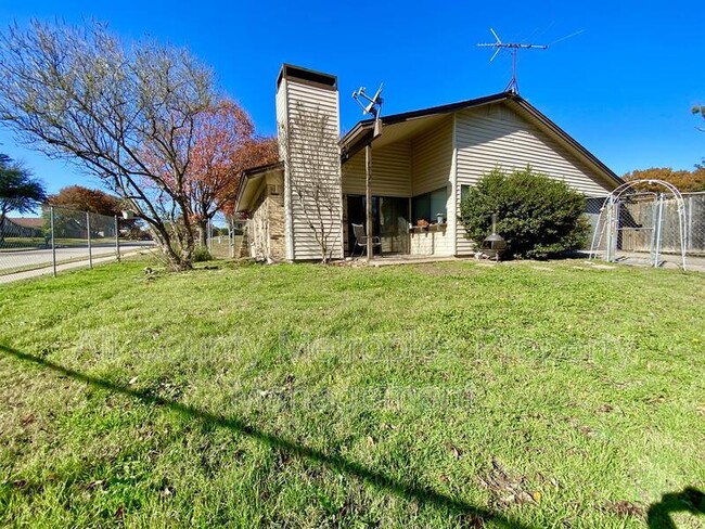 Building Photo - 1700 Crystal Way