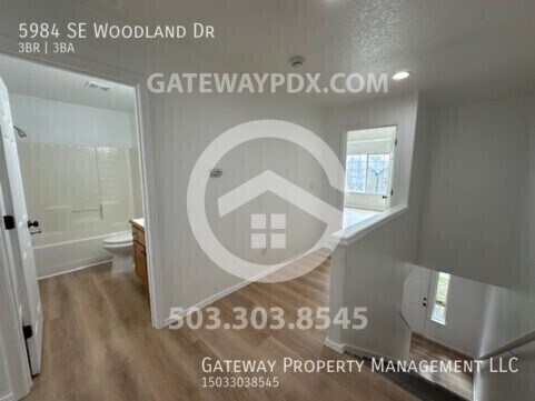 Building Photo - 5984 SE Woodland Dr