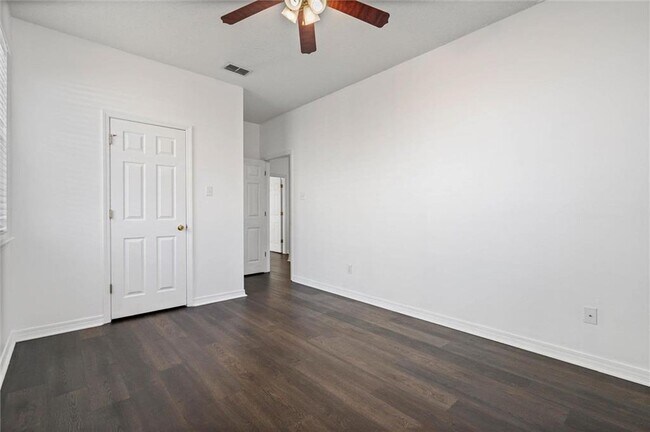 Building Photo - 1263 Smithfield Rd E