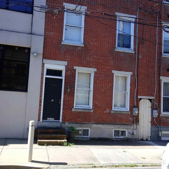 FRONT OF BUILDING - 1834 Brandywine St