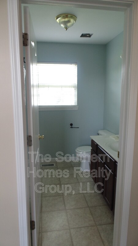 Building Photo - 264 Fyke Dr