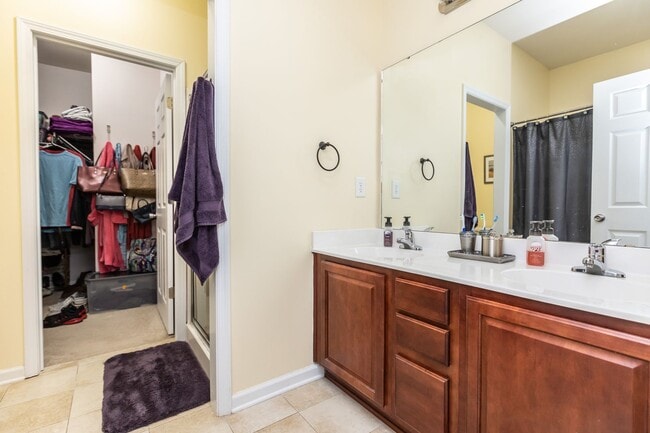 Building Photo - 3 Bedroom 2.5 Bath Townhouse in Grand Oaks...