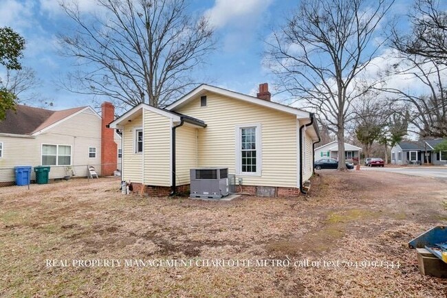 Building Photo - Charming Downtown Albemarle Cottage with Timeless Appeal