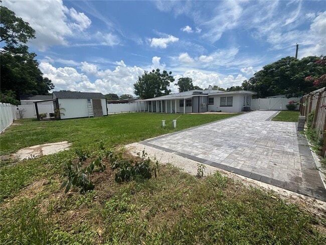 Building Photo - 6035 Sage Dr