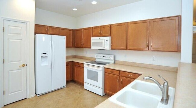 Building Photo - Priced right in Dove Mountain. Fresh & cle...