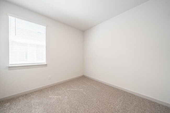 Building Photo - 225 New Hampton Wy