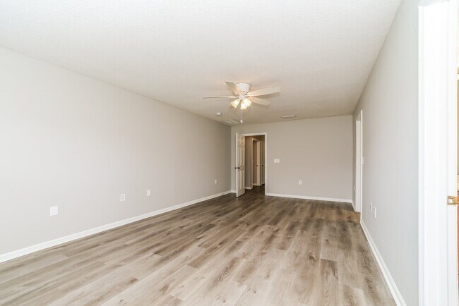 Building Photo - 2273 Brian Lakes Dr E