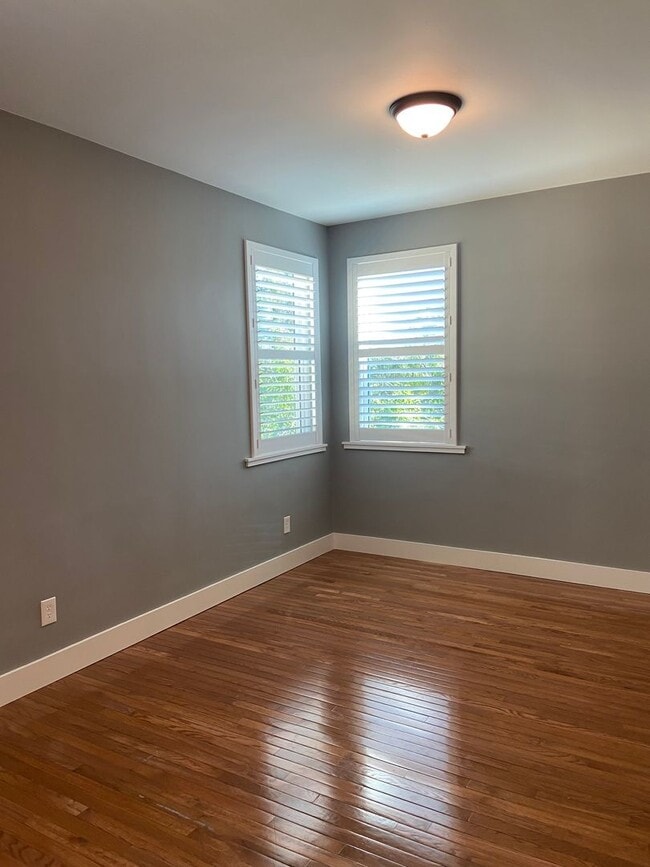 Building Photo - Beautifully remodeled 3 Bdrm+Master retrea...