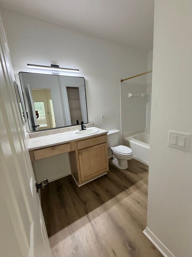 Building Photo - 7800 Point Meadows Dr