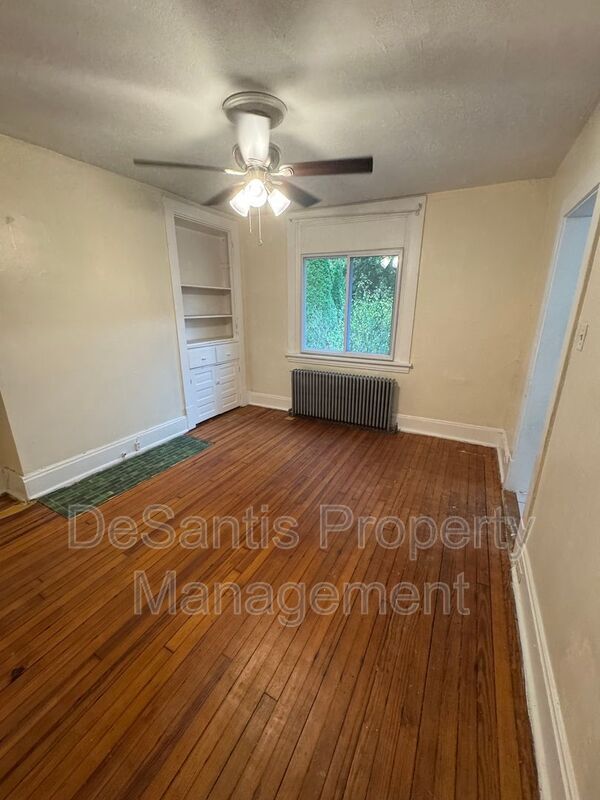 Building Photo - 2450 Starkamp St