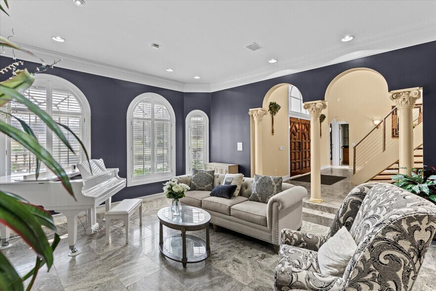 Building Photo - 200 Asphodel Dr