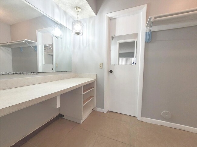 Building Photo - 400 NE 18th Ave