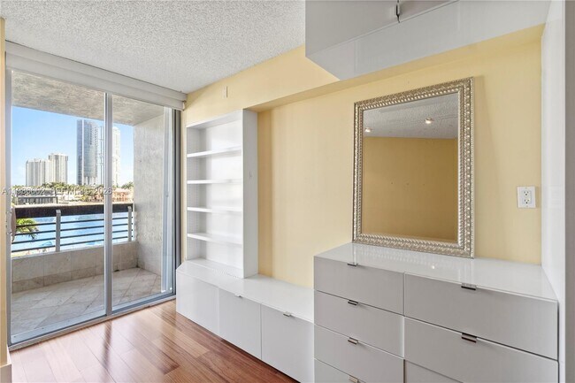 Building Photo - 19101 NE 36th Pl