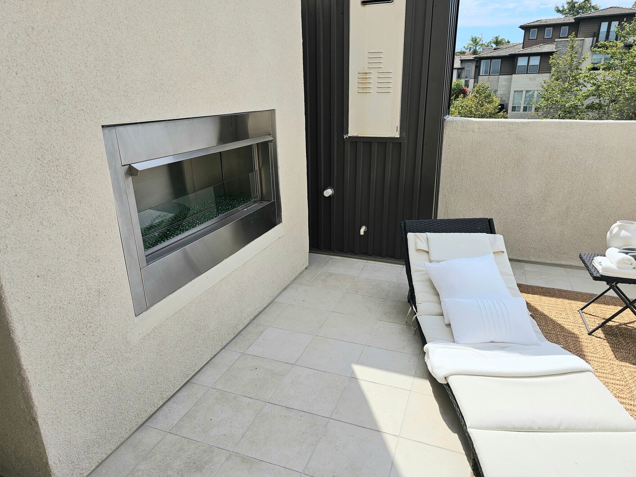 Upper patio, fireplace - 8536 Aspect Dr
