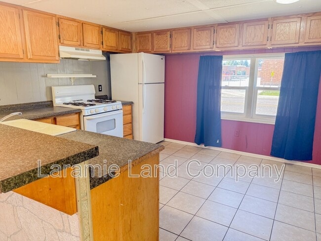 Building Photo - 2166 W Wyoming Ave